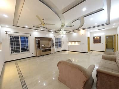 House For Sale in G15 size 14 Marla Double story Near to markaz masjid park More Ten Options Old & New House available