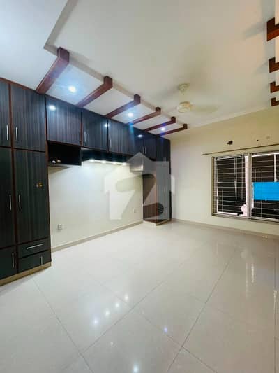 10 Marla Park-Facing Upper Portion for Rent in Sector C, Bahria Town Lahore | 3 Bedrooms | Gas Available