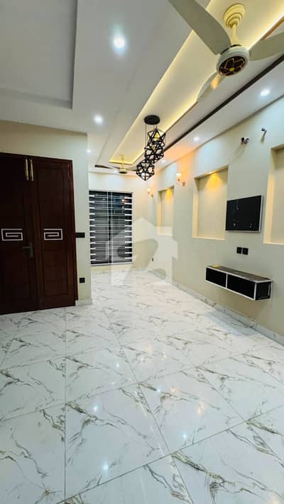 3 Marla Top Class Location Brand New House. 3 Marla Top Class Location Brand New House.