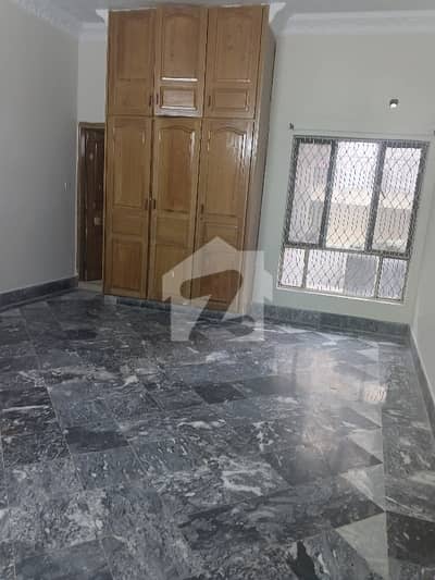 جی ۔ 10 اسلام آباد میں 5 کمروں کا 11 مرلہ مکان 2.5 لاکھ میں کرایہ پر دستیاب ہے۔