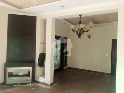 WELL MAINTAINED CORNER 10 MARLA HOUSE AVAILABLE FOR RENT DHA PHASE 4