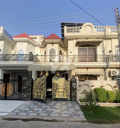 بش ایگزیکٹو ولاز ملتان میں 4 کمروں کا 5 مرلہ مکان 1.9 کروڑ میں برائے فروخت۔