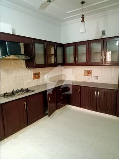 ای ۔ 11/4 ای ۔ 11,اسلام آباد میں 6 کمروں کا 10 مرلہ مکان 3.5 لاکھ میں کرایہ پر دستیاب ہے۔