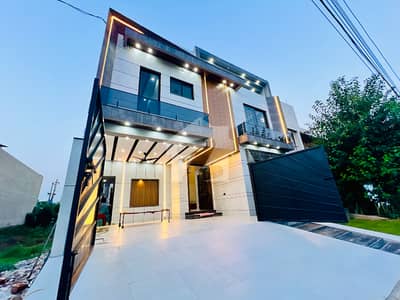 10 Marla Luxurious Designer House for sale 10 Marla Luxurious Designer House for sale