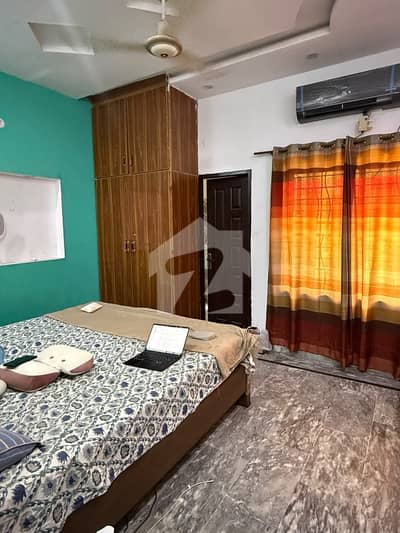 FLAT FOR STUDENTS IN MILITARY ACCOUNTS SOCIETY COLLEGE ROAD LHR