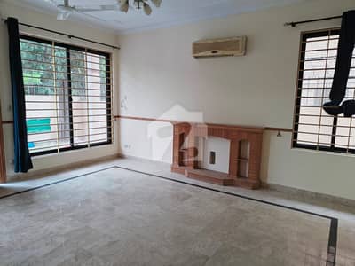 ایف ۔ 8 اسلام آباد میں 1 کنال مکان 26.5 کروڑ میں برائے فروخت۔