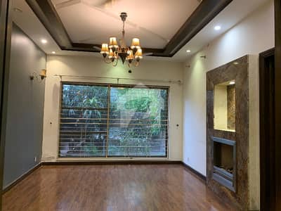 10 MARLA FULL HOUSE WITH BASEMENT AVAILABLE FOR RENT