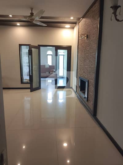 Almost Brand New 1 Kanal Upper Portion Portion Locked Available For Rent