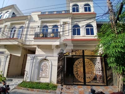 سمن آباد لاہور میں 6 کمروں کا 6 مرلہ مکان 3.95 کروڑ میں برائے فروخت۔