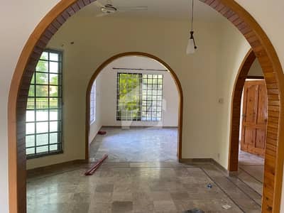 1 KANAL BEAUTIFULL LUXURY PORTION AVAILABLE FOR RENT IN I8/2 ISLAMABAD