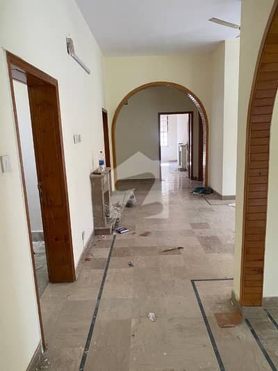 1 KANAL BEAUTIFULL LUXURY PORTION AVAILABLE FOR RENT IN I8/2 ISLAMABAD