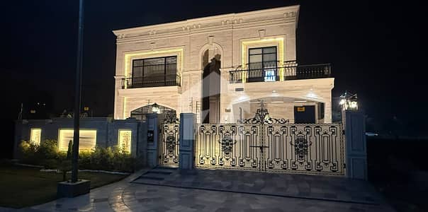 ڈی ایچ اے فیز 7 ڈی ایچ اے ڈیفینس,لاہور میں 5 کمروں کا 1 کنال مکان 11.7 کروڑ میں برائے فروخت۔