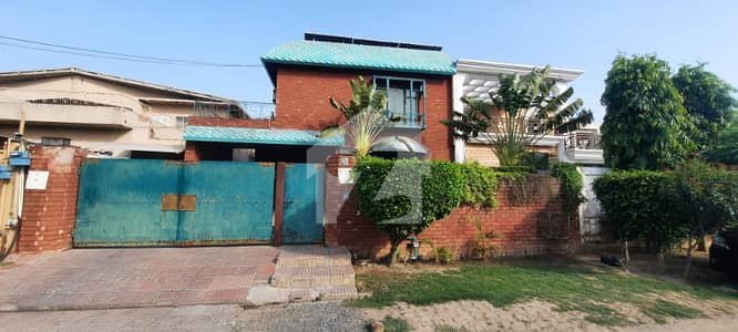 1 Kanal BASMENT HOUSE FOR SALE Prime Location FACING PARK REASONABLE PRICE IN PHASE 2