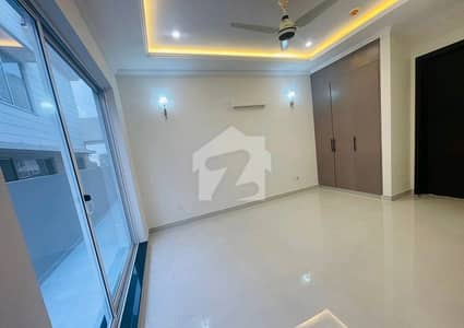 ایڈن ایونیو ایکسٹینشن لاہور میں 3 کمروں کا 8 مرلہ مکان 3.25 کروڑ میں برائے فروخت۔