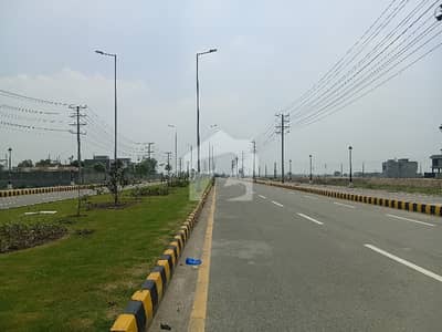 لیک سٹی میڈوز فیز 1 - بلاک جے لیک سٹی میڈوز فیز 1,لیک سٹی میڈوز,لاہور میں 16 مرلہ کمرشل پلاٹ 11.0 کروڑ میں برائے فروخت۔