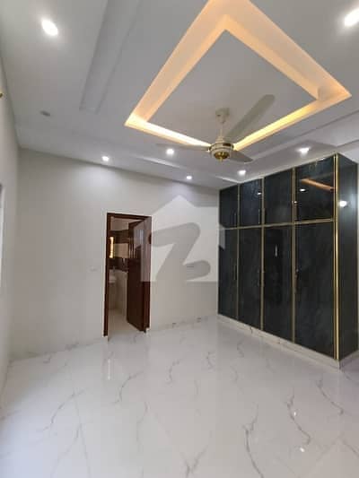 10 MARHLA Uper PORTION FOR RENT WITH LOWER RENTAL FAMILY,1 CAR PARKING SAPCE AVAILABLE 3 MASTER BED ROOMS