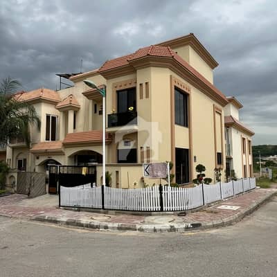 5.5 Marla Corner House with 2 Marla Beautiful Lawn | Prime Location | Bahria Town Phase 8
