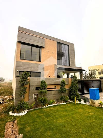 Near MacDonald And Park 10 Marla Full Basement Modern Design Luxury Living Villa for Sale Near MacDonald And Park 10 Marla Full Basement Modern Design Luxury Living Villa for Sale