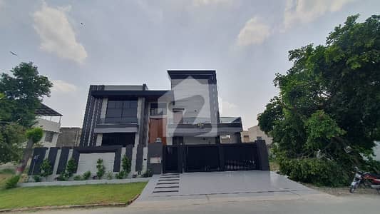 ویلینشیاء ہاؤسنگ سوسائٹی لاہور میں 5 کمروں کا 1 کنال مکان 7.5 کروڑ میں برائے فروخت۔