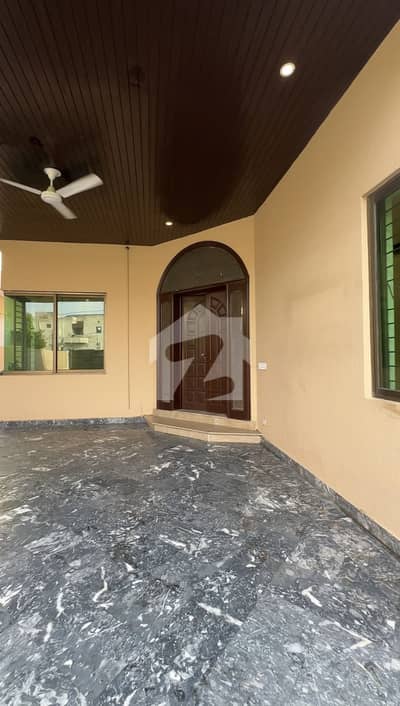 ڈی ایچ اے فیز 4 ڈی ایچ اے ڈیفینس,لاہور میں 6 کمروں کا 1 کنال مکان 8.15 کروڑ میں برائے فروخت۔