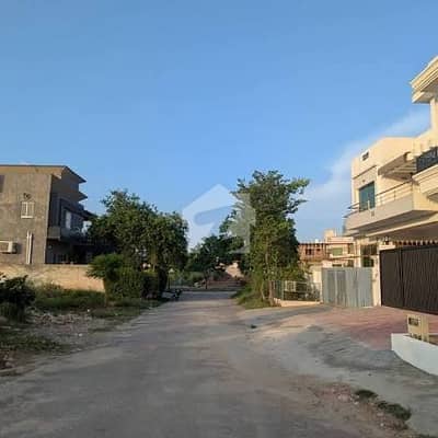 Top Location 4 Marla Plot Available On Back Street Of 70ft Road