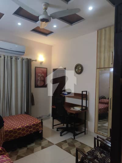 10 MARLA FULL HOUSE AVAILABLE FOR RENT ALL FACILITIES AVAILABLE E. T. C