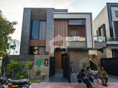 10 Marla House Available for sale in Bahria Town Lahore