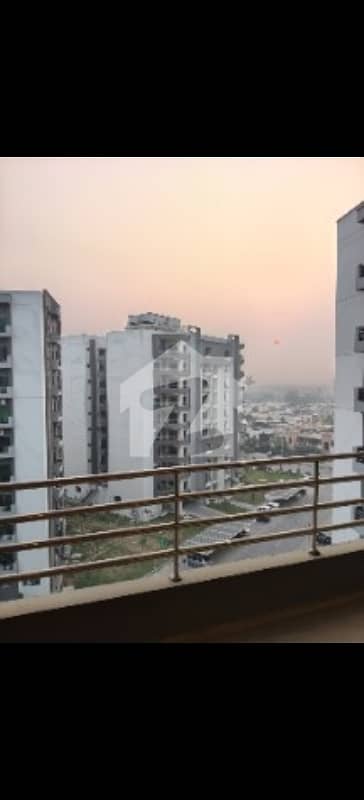 Open View Wel Maintained 13 Marla 4 Beds Flat Available for Sale in Askari - 10 Sec - S Lahore