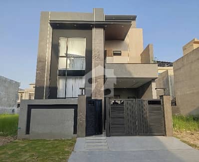 سٹی ہاؤسنگ سوسائٹی گوجرانوالہ میں 4 کمروں کا 5 مرلہ مکان 2.2 کروڑ میں برائے فروخت۔ سٹی ہاؤسنگ سوسائٹی گوجرانوالہ میں 4 کمروں کا 5 مرلہ مکان 2.2 کروڑ میں برائے فروخت۔