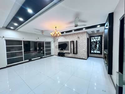 Luxurious 1 Kanal Modern House with AC DHA Phase 5, Lahore