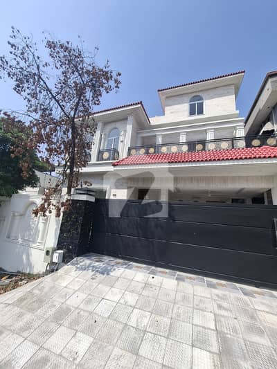 Prime Location In DHA Defence Phase 2 House Sized 10 Marla For sale