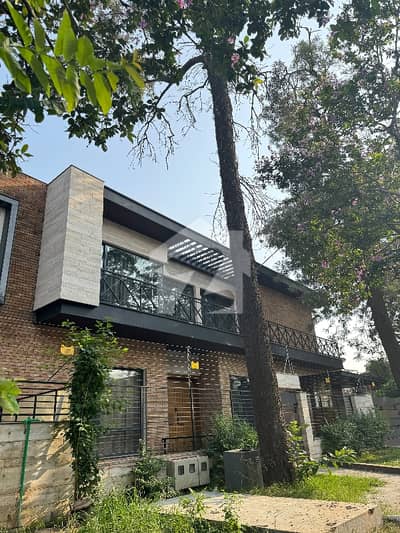 ایف ۔ 6 اسلام آباد میں 5 کمروں کا 1 کنال مکان 11.0 لاکھ میں کرایہ پر دستیاب ہے۔