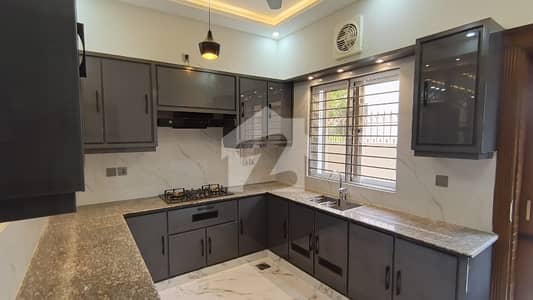 950 Square Feet Flat available for sale in Top City 1, Top City 1