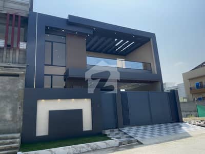 REGI MODEL TOWN Zone_3 Sector_B3 House No_26. Near To Park Vip Location House For Sale