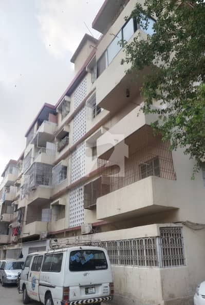 Prime Location Wajid Square 3 Bed DD | Gulshan-E-Iqbal Block 16 | Boundary Wall Project