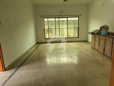 BEAUTIFUL1 KANAL UPPER PORTION FOR RENT IN DHA PHASE 2