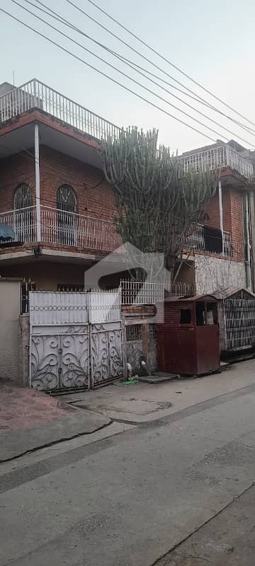 8.5 Marla Triple Storey House for Sale 8.5 Marla Triple Storey House for Sale