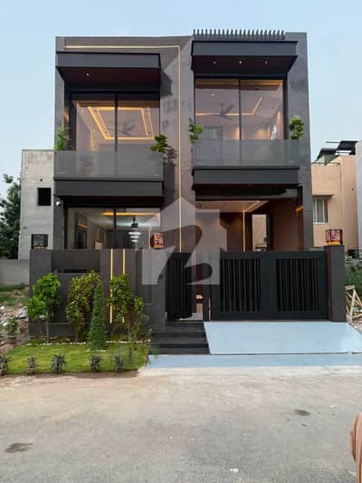 5 marla brand new ultra modern design luxuary house prime locatin good built owner build house - must be see 5 marla brand new ultra modern design luxuary house prime locatin good built owner build house - must be see