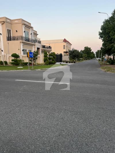 AWT 1 KANAL 100 FIT ROAD PLOT IDEAL LOCATION VERY REASONABLE PRICE