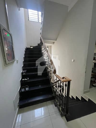Bahria Enclave Sector c1 10 Marla uper portion available for rent