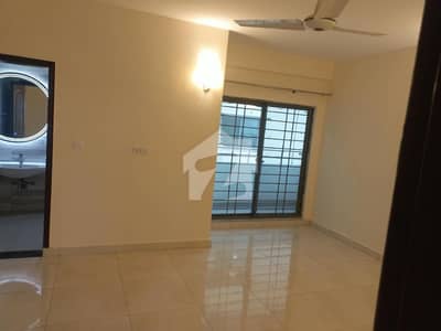 10 Marla 3 Bedrooms Ground Floor Parking Flat For Sale.