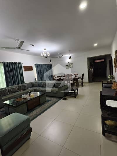13 Marla 4 Bedrooms New Design Flat For Sale.