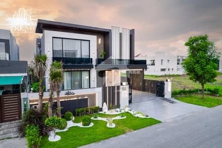 1 KANAL DESIGN BUNGALOW FOR RENTHOT LOCATION IN PHASE 7