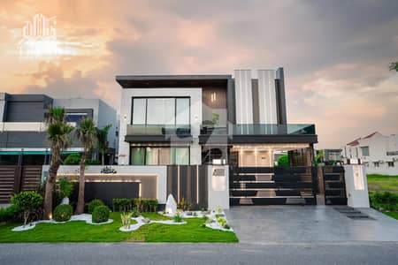 1 KANAL DESIGN BUNGALOW FOR RENTHOT LOCATION IN PHASE 7