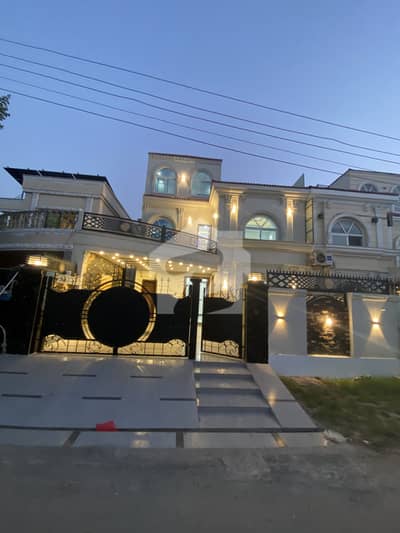بش ایگزیکٹو ولاز ملتان میں 6 کمروں کا 7 مرلہ مکان 3.15 کروڑ میں برائے فروخت۔ بش ایگزیکٹو ولاز ملتان میں 6 کمروں کا 7 مرلہ مکان 3.15 کروڑ میں برائے فروخت۔
