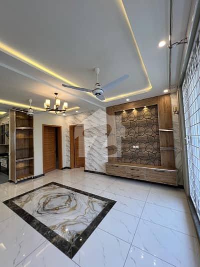 Get A Corner 8 Marla House For Sale In D-12/3