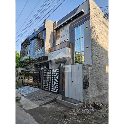 ال حفیظ گارڈن فیز 2 - عادل بلاک الحفیظ گارڈن - فیز 2,مین کینال بینک روڈ,لاہور میں 3 کمروں کا 3 مرلہ مکان 1.7 کروڑ میں برائے فروخت۔ ال حفیظ گارڈن فیز 2 - عادل بلاک الحفیظ گارڈن - فیز 2,مین کینال بینک روڈ,لاہور میں 3 کمروں کا 3 مرلہ مکان 1.7 کروڑ میں برائے فروخت۔