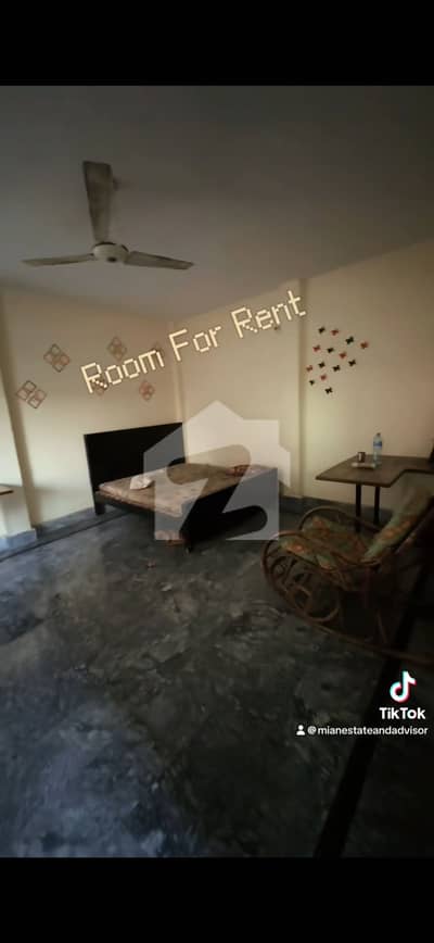 1 Room Attached Washroom Kitchen Near Emporium Mall And Expo Centre