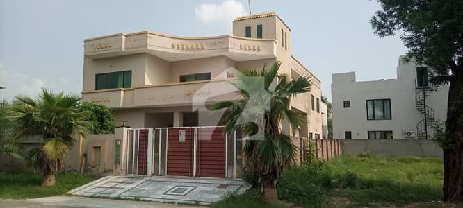 لیک سٹی ۔ سیکٹر ایم ۔ 3 لیک سٹی,رائیونڈ روڈ,لاہور میں 5 کمروں کا 1 کنال مکان 7.5 کروڑ میں برائے فروخت۔