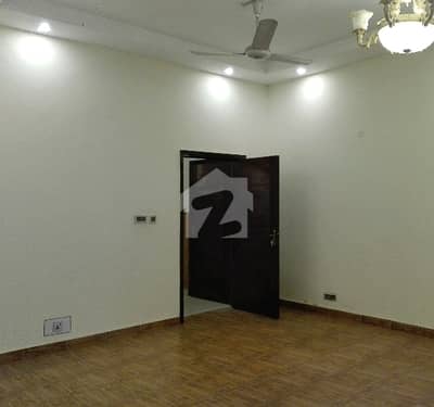 Allama Iqbal Town Upper Portion Sized 10 Marla Is Available